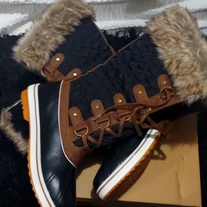 Faux fur snow boots